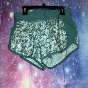 Under Armour athletic shorts 🛍